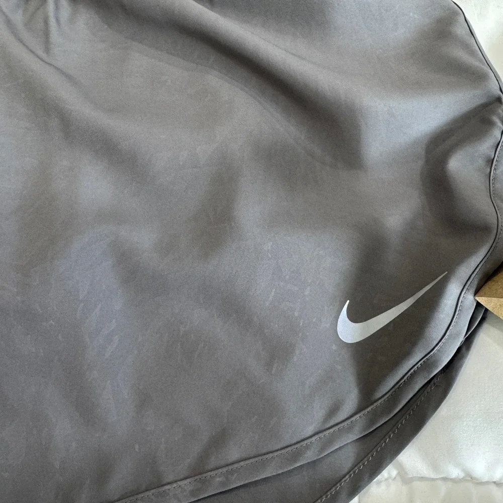 Nike Womens XL Dri-FIT Running Shorts Gray Athletic Gym‎ Zipper Pocket